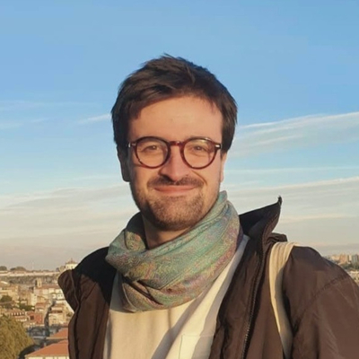 Italo Alves in front of the skyline of Porto, Portugal